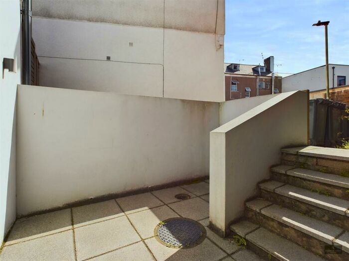 2 Bedroom Flat To Rent In Blackboy Road, Exeter, EX4