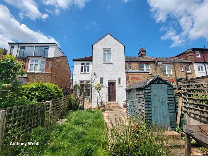 1 Bedroom Flat For Sale In Burford Gardens, Palmers Green, N13