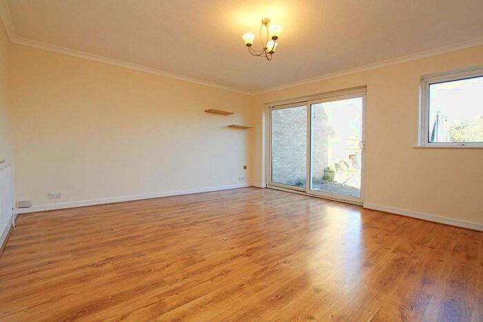 3 Bedroom Property To Rent In Target Close, Feltham, TW14