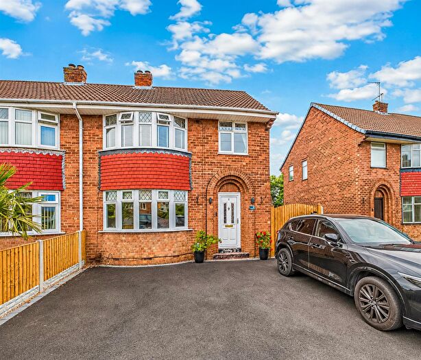 3 Bedroom Semi-Detached House For Sale In Buxton Drive, Mickleover, Derby, DE3