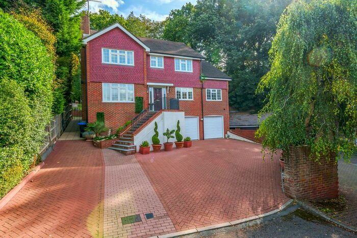 4 Bedroom Detached House For Sale In Home Farm Close, Ottershaw, KT16