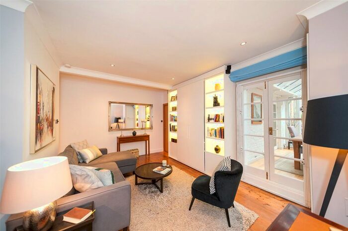 2 Bedroom Flat For Sale In Finborough Road, Chelsea, SW10