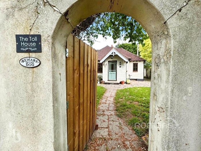 3 Bedroom Bungalow For Sale In Sutton Road, Cookham, Maidenhead, SL6