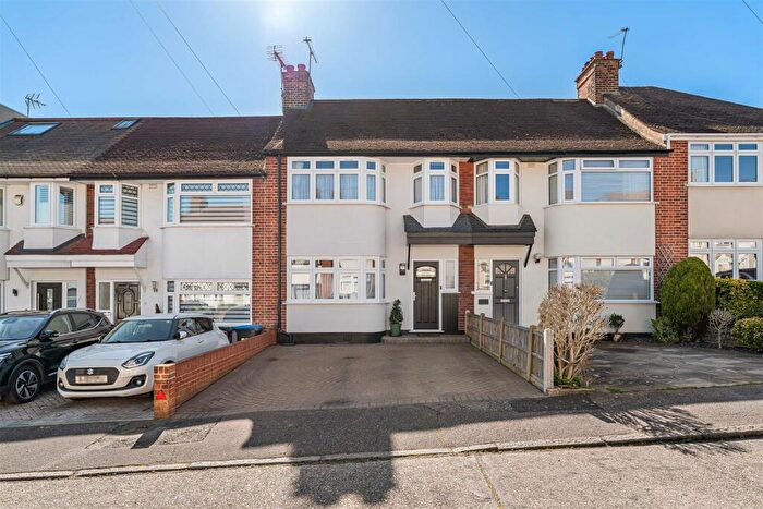 3 Bedroom Terraced House For Sale In Willow Close, Buckhurst Hill, IG9