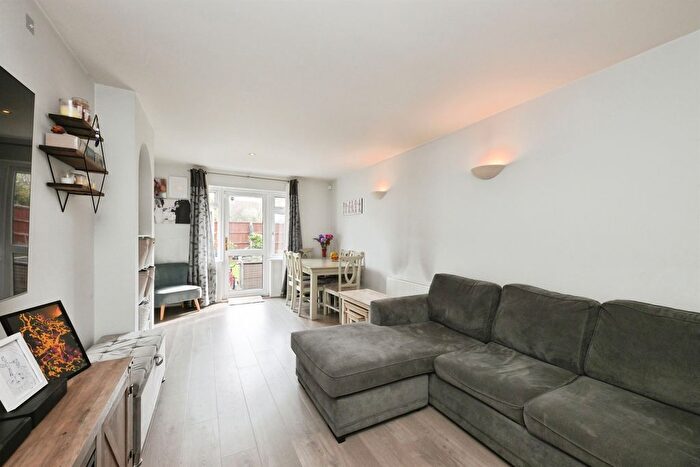 2 Bedroom Flat For Sale In Welsummer Way, Cheshunt, Waltham Cross, EN8