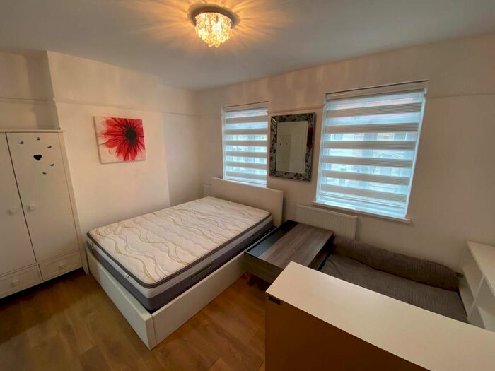 1 Bedroom Flat To Rent In Cornwallis Grove, London, N9