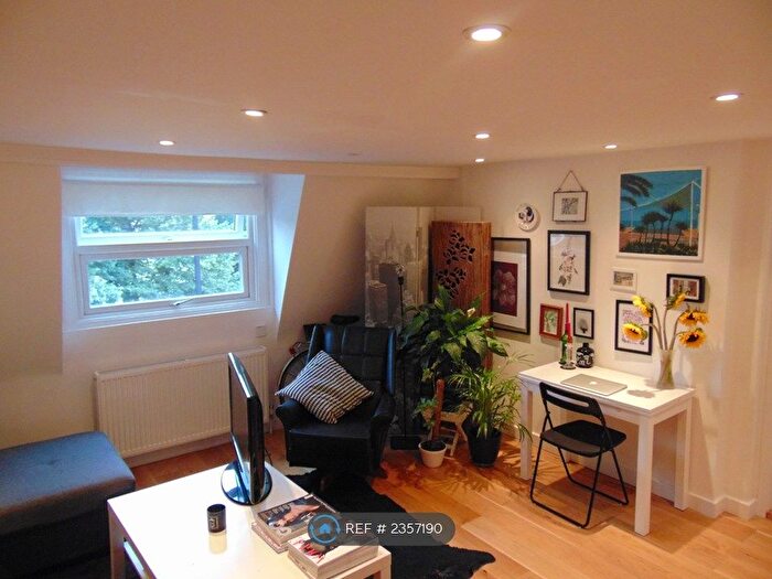 1 Bedroom Flat To Rent In Kenninghall Road, Hackney, E5