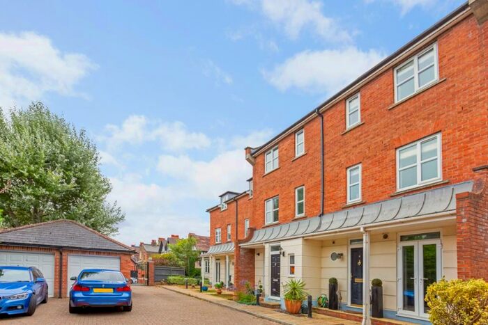 4 Bedroom Town House To Rent In Highcroft Villas Brighton, BN1