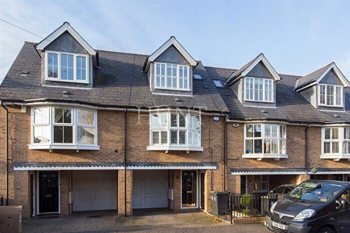 3 Bedroom Town House To Rent In Turpins Lane, Woodford Green, Essex, IG8