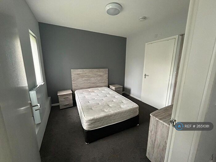 1 Bedroom Flat To Rent In Common Stile Road, Huddersfield, HD4