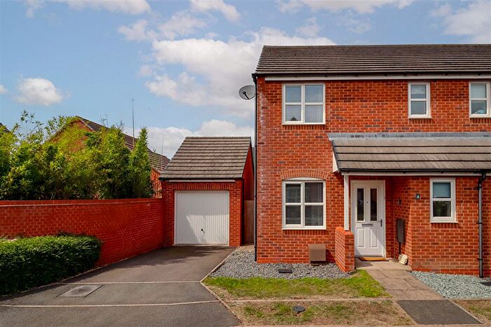3 Bedroom Semi-Detached House For Sale In Hartshorne Road, Bishops Itchington, Southam, CV47