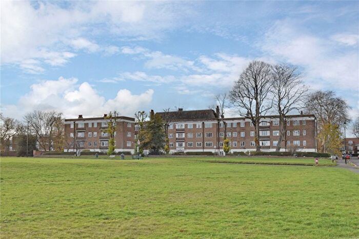 2 Bedroom Flat For Sale In Dartmouth Court, Dartmouth Grove, Greenwich, London, SE10