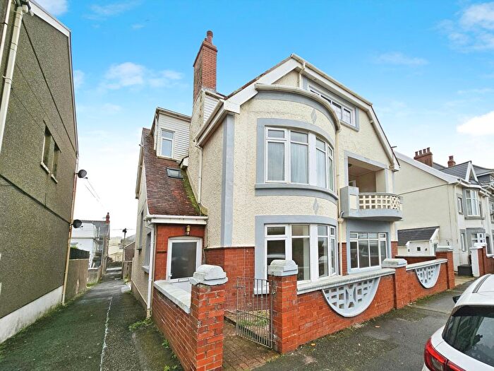 1 Bedroom Flat To Rent In Picton Avenue, Porthcawl, CF36