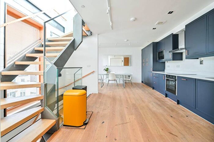 2 Bedroom Flat To Rent In Browning Street, Elephant And Castle, London, SE17