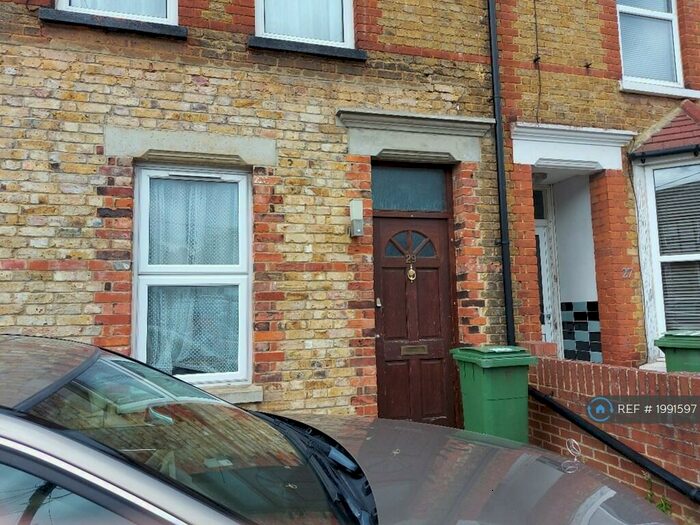 2 Bedroom Flat To Rent In Old Tovil Road, Maidstone, ME15