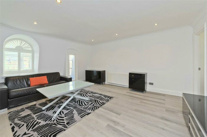 2 Bedroom Apartment To Rent In Redcliffe Square, London, SW10