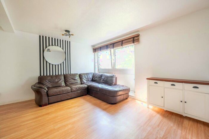 2 Bedroom Maisonette To Rent In East Ham, East Ham, London, E6