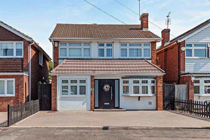 5 Bedroom Detached House For Sale In Thorncroft, Hornchurch, RM11