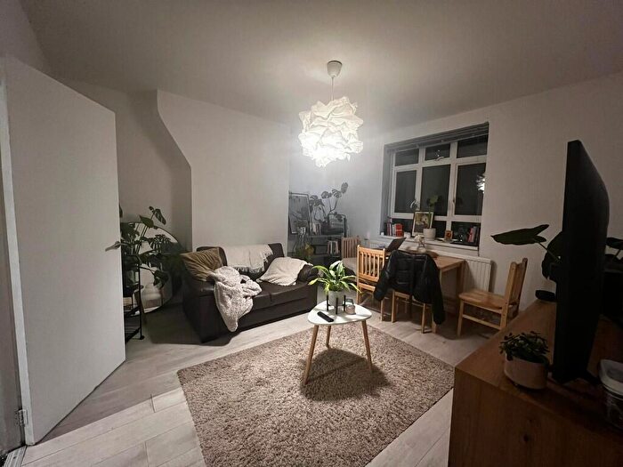 2 Bedroom Flat To Rent In Ashfield House, Highbury New Park, London, N5