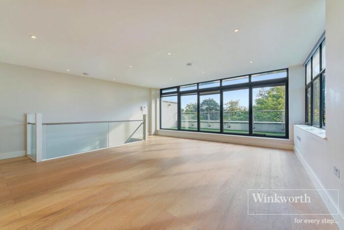 3 Bedroom Flat To Rent In Park Road, Beckenham, BR3