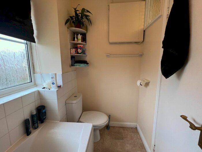 1 Bedroom Semi-Detached House To Rent In Nightingale Close, Cove, Farnborough, GU14