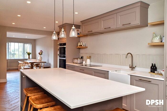 4 Bedroom Detached House For Sale In Woodside Close, Churwell, Leeds, LS27