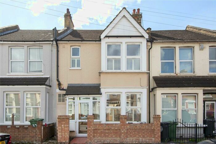 3 Bedroom End Of Terrace House To Rent In Leonard Road, Chingford, London, E4