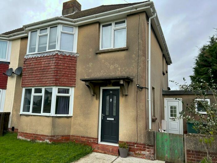 3 Bedroom Semi-Detached House To Rent In Oaklyn Gardens, Shanklin, Isle Of Wight, PO37