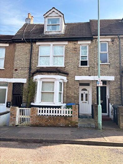 1 Bedroom Flat To Rent In Gladstone Road, Watford, WD17