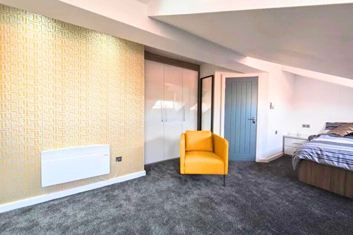 2 Bedroom Flat To Rent In Blenheim Terrace, Leeds, LS2