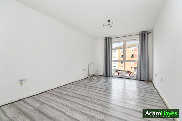 2 Bedroom Flat To Rent In Holden Road, Woodside Park, N12