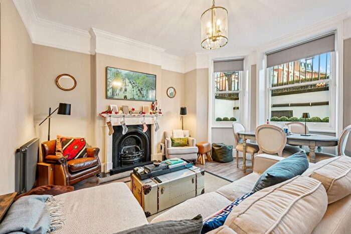 2 Bedroom Flat For Sale In Drive Mansions, Fulham Road, SW6