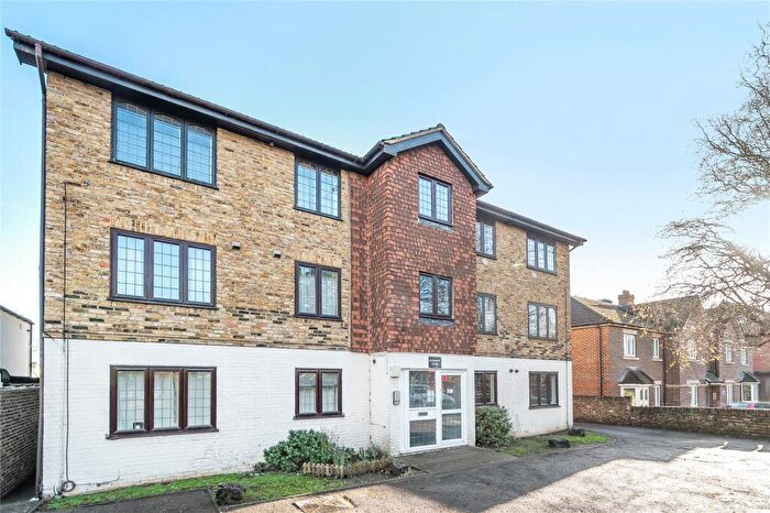 1 Bedroom Flat For Sale In Hook Road, Surbiton, KT6