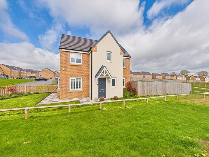 3 Bedroom Detached House For Sale In Mill Stock Way, Bradford, BD2