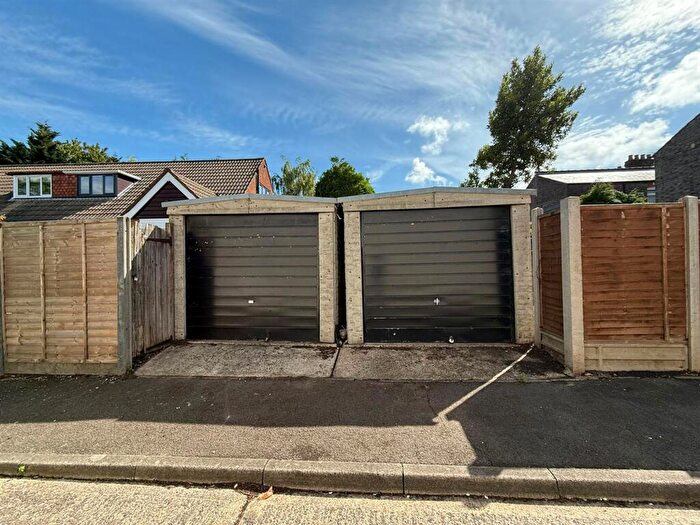 Garages To Rent In Arncliffe Crescent, Luton, LU2