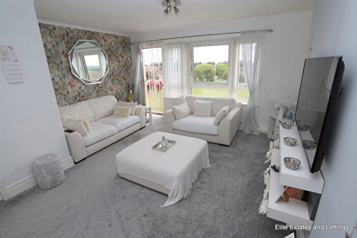 2 Bedroom Flat For Sale In Kellsway Court, Leam Lane, Gateshead, NE10