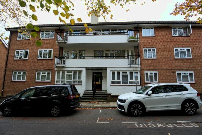 2 Bedroom Flat To Rent In Regents Courts, Stonegrove, Stanmore HA8