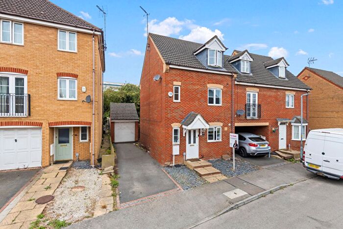 3 Bedroom Semi-Detached House For Sale In Tailby Avenue, Kettering, NN16