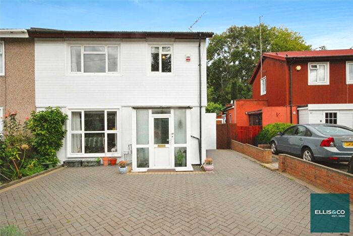 3 Bedroom Semi-Detached House For Sale In Prayle Grove, Cricklewood, NW2