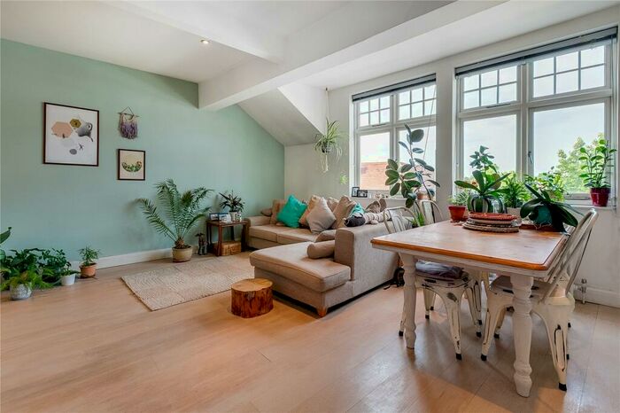 2 Bedroom Flat To Rent In Upper Richmond Road West, East Sheen, SW14