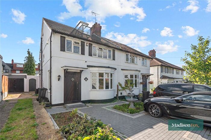 4 Bedroom Semi-Detached House To Rent In St Barnabas Road, Woodford Green, Greater London, IG8