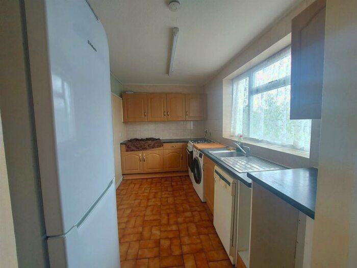 2 Bedroom Flat To Rent In Weymouth HouseStratton CloseEdgware, HA8