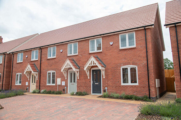 3 Bedroom Semi-Detached House For Sale In Houlton Way, Rugby, CV23