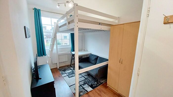 Studio To Rent In Offord Road, London, N1