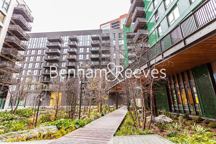 2 Bedroom Flat To Rent In Viaduct Gardens, London, SW11