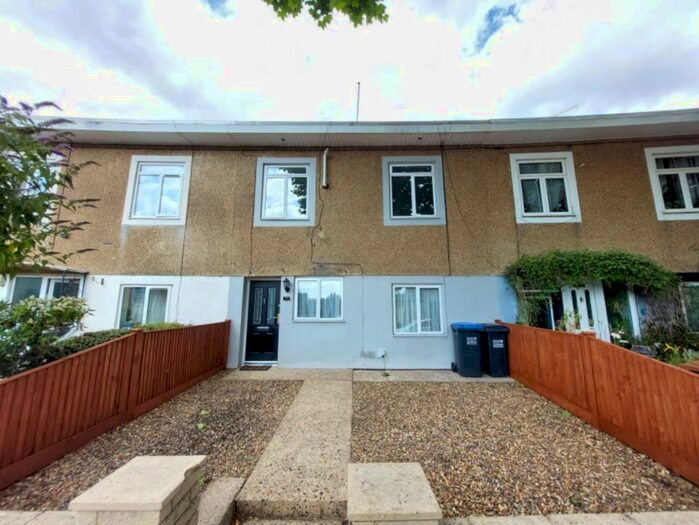 3 Bedroom House To Rent In Hazel Grove, Hatfield, AL10