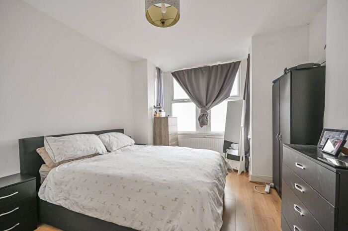 2 Bedroom Flat For Sale In Westbury Avenue, London, , Wood Green, London, N22