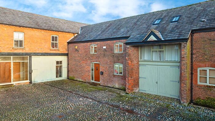 4 Bedroom Barn Conversion For Sale In The Threshing Barn, Cranshaw Lane, Widnes, WA8