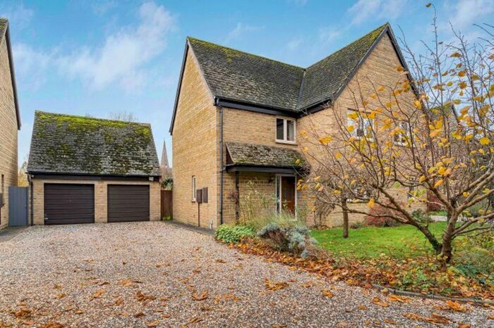 4 Bedroom Detached House For Sale In Orchard Close, Cassington, Witney, OX29