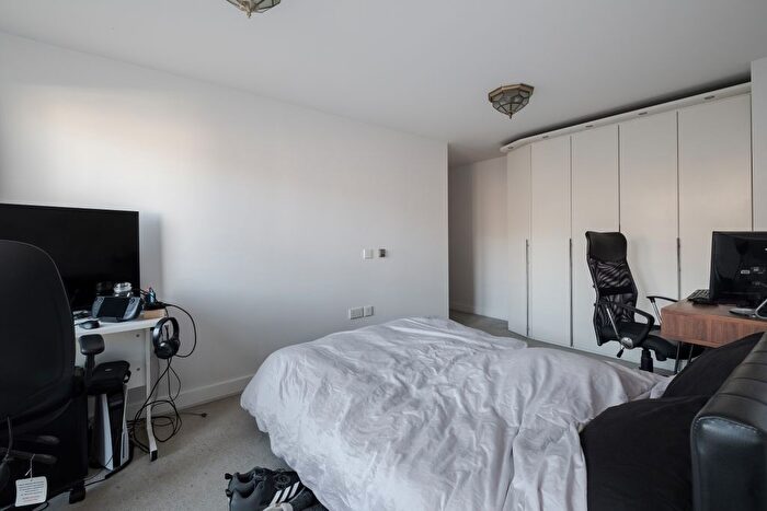 3 Bedroom Flat To Rent In Naoroji Street, London, WC1X